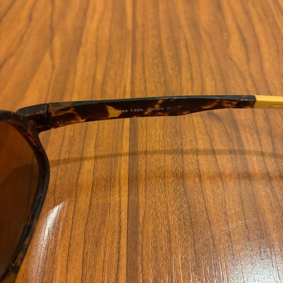 Tortoise Shell Sunglasses - Picture 5 of 6